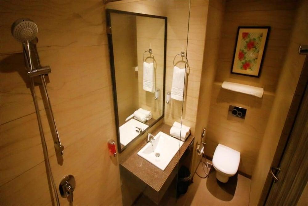 7 Apple Hotel, Вадодара Экстерьер фото