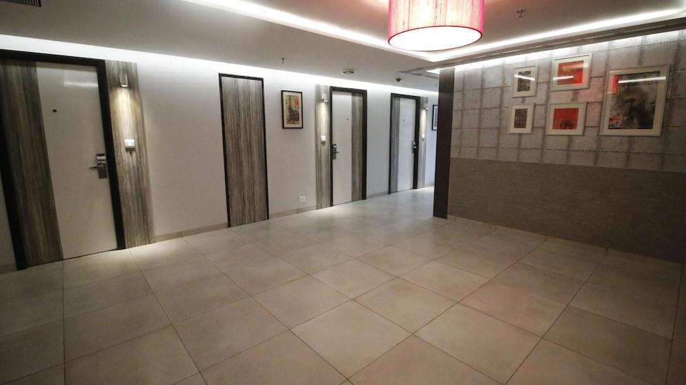 7 Apple Hotel, Вадодара Экстерьер фото