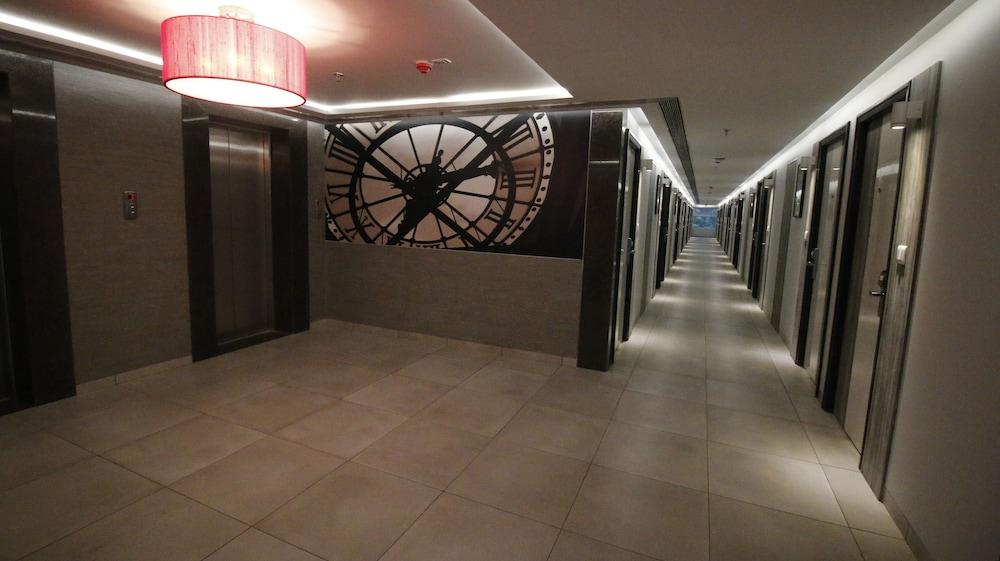 7 Apple Hotel, Вадодара Экстерьер фото