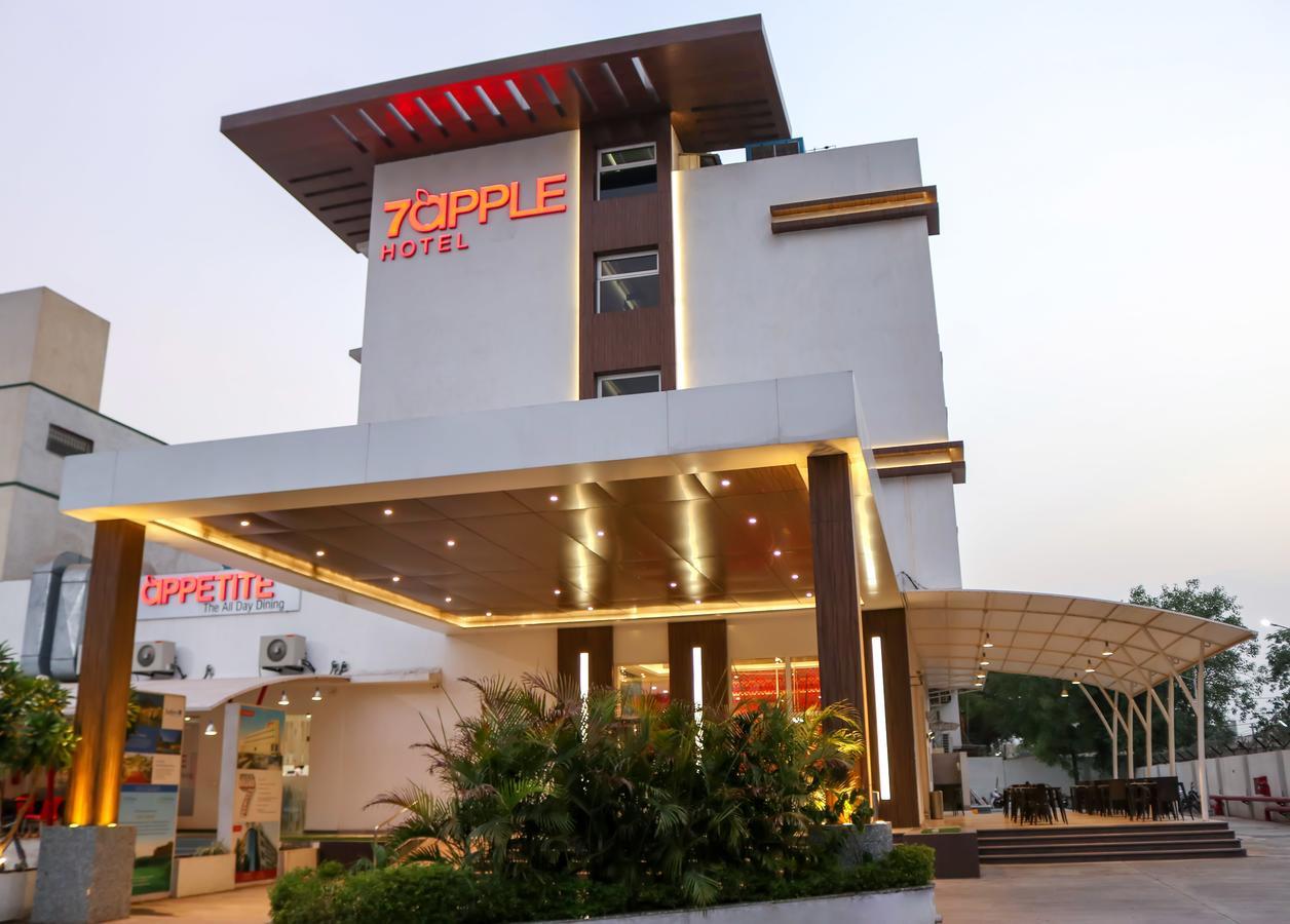 7 Apple Hotel, Вадодара Экстерьер фото